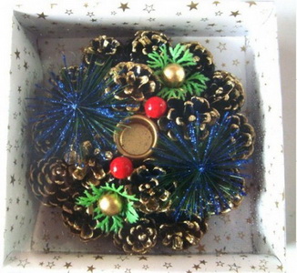 Pincone Candle Holder