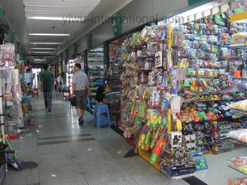 yiwu plastic toys market photo d